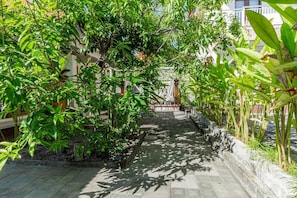 Garden [summer] - Luxury Deluxe DBL Escape W/ Free WiFi and Parking (Bali)