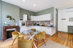 Private kitchen - Cosy Apartment in Eymet - Air Conditioned for 4 people - Trois Cles (Eymet)