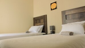 Room - Malkhon Guesthouse: Cleaner, Safe, Central - Your Perfect Base. Family Freindly (Newcastle)