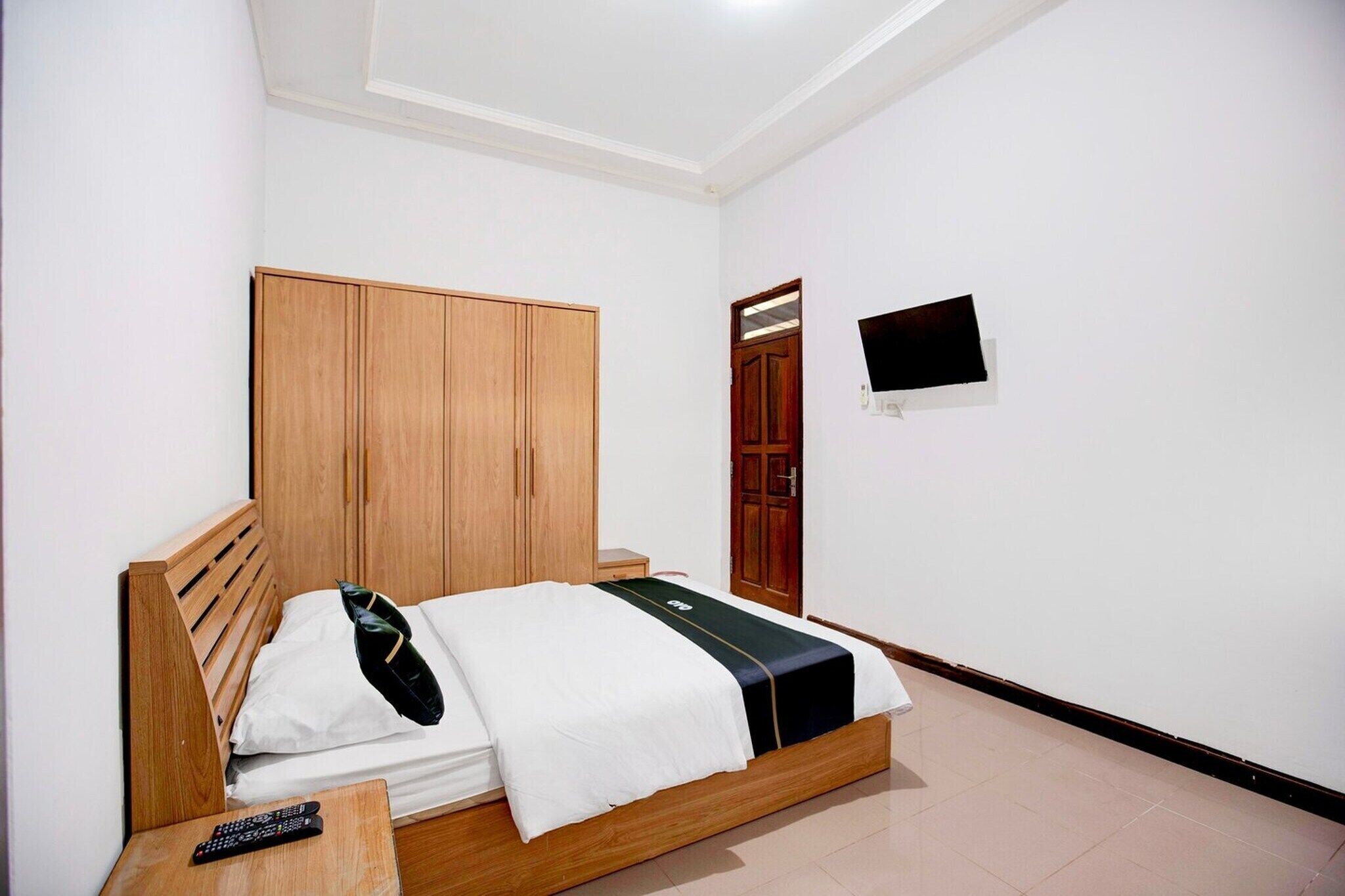WiFi (free), bed sheets