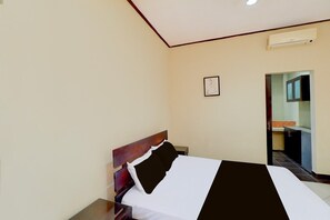 Bedroom - Luxury Deluxe DBL Escape W/ Free WiFi and Parking (Bali)