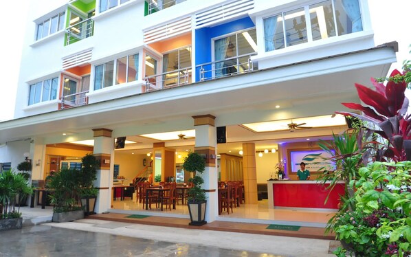 Exterior detail - Decare Hotel Patong Formerly Green Harbo (Patong)