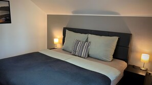 Room - Holiday Apartment 'Maarträumchen' with Balcony and Wi-Fi (Gillenfeld)