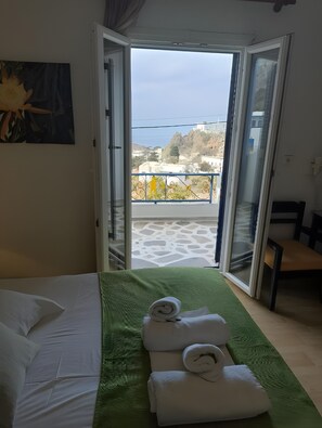 Room - Room 7 at Pagali Hotel with King Bed (Órmos Aiyialís)