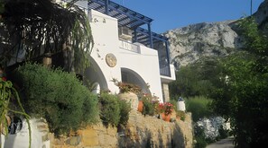 Exterior - Room 7 at Pagali Hotel with King Bed (Órmos Aiyialís)