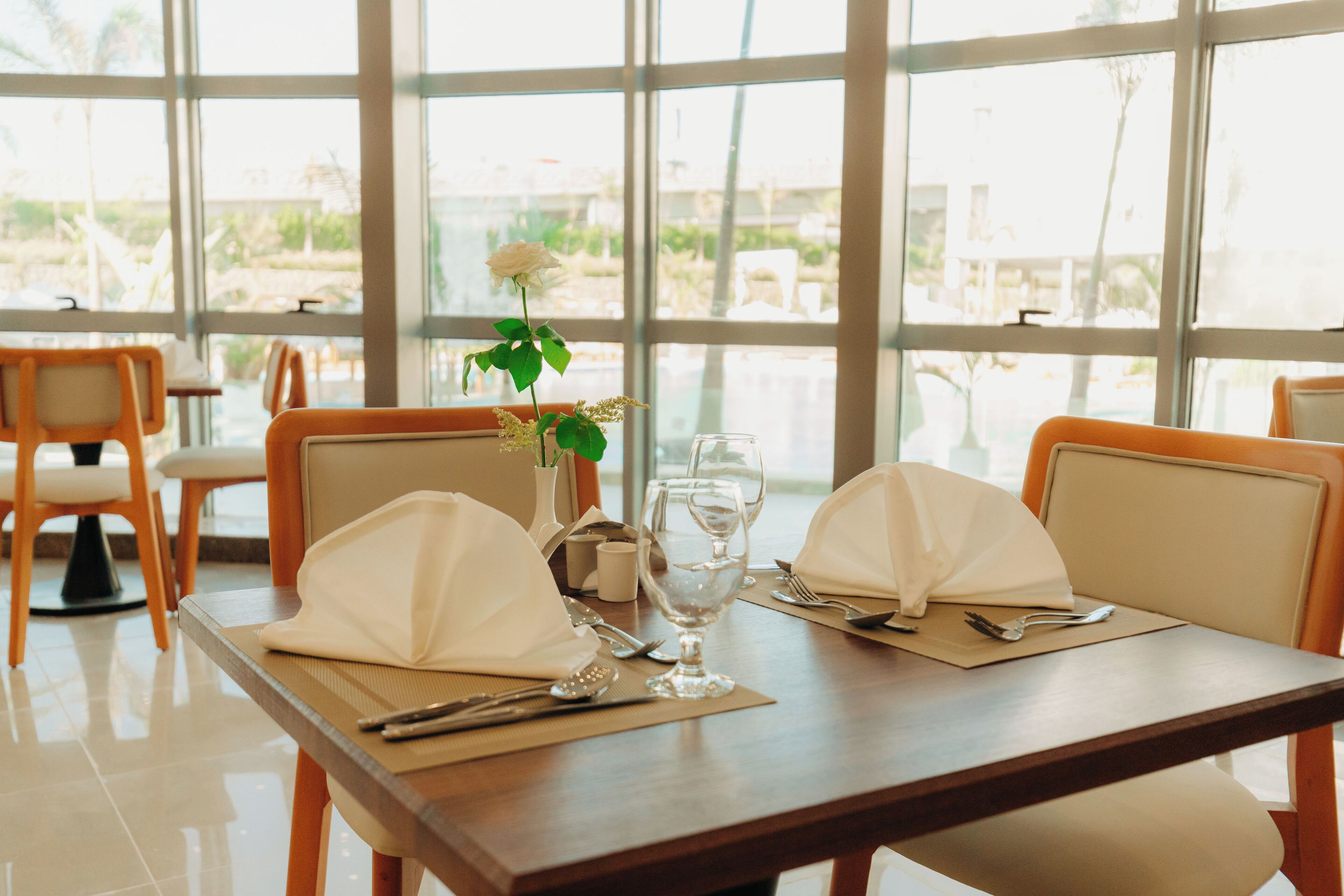 2 restaurants; breakfast, lunch, and dinner served