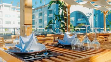 2 ristoranti; aperti a colazione, a pranzo e a cena