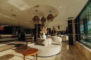 Coin salon dans le hall