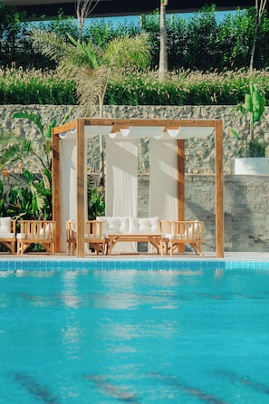 2 piscines extérieures