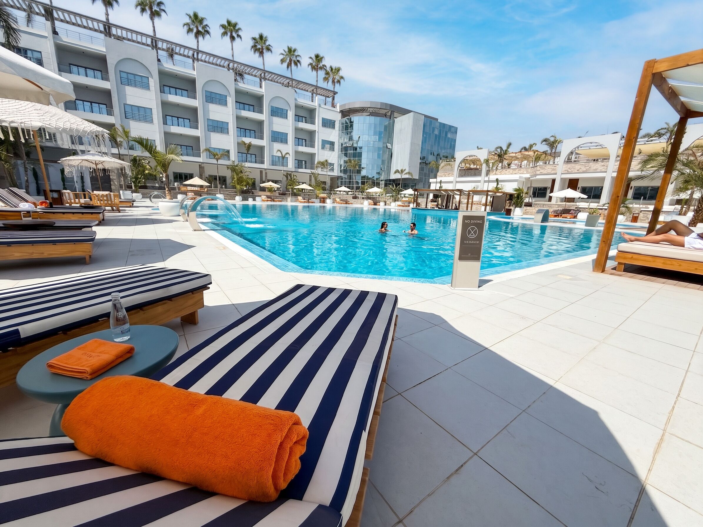 2 outdoor pools