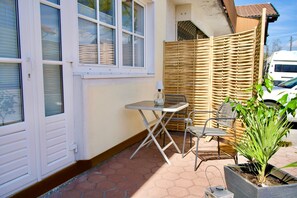 Outdoor dining - Vrbo Property (Peiting)