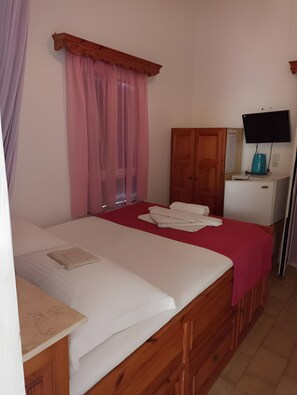 Room - Room 6 at Pagali Hotel in Amorgos (Órmos Aiyialís)
