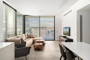TV, fireplace, offices - Bright 2BR Apartment Near Beach by HolyGuest (Tel Aviv-Yafo)
