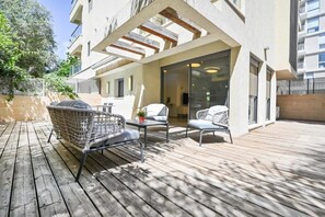 Terrace/patio - Garden Kalisher 3BR near the Beach by HolyGuest (Tel Aviv-Yafo)