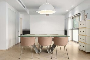 Dining - Spacious 2BR Apt in Balfour with Mamad by HolyGuest (Tel Aviv-Yafo)