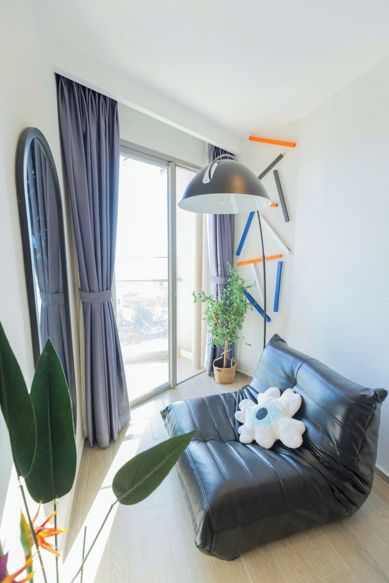Apartment, 2 Bedrooms, Partial Sea View | Living area