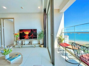  Apartment, 3 bedrooms, balcony, sea view | Pemandangan balkon