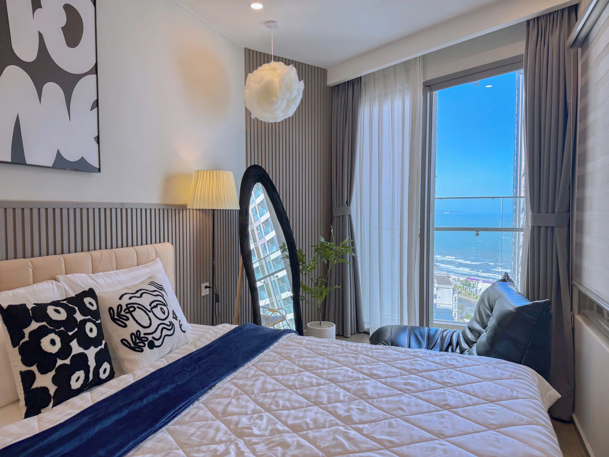  Apartment, 2 bedrooms, balcony, partial sea view | Yksilöllisesti kalustettu, työpöytä