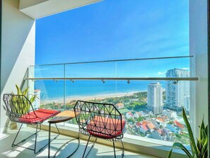  Apartment, 3 bedrooms, balcony, sea view | Pemandangan pantai/laut