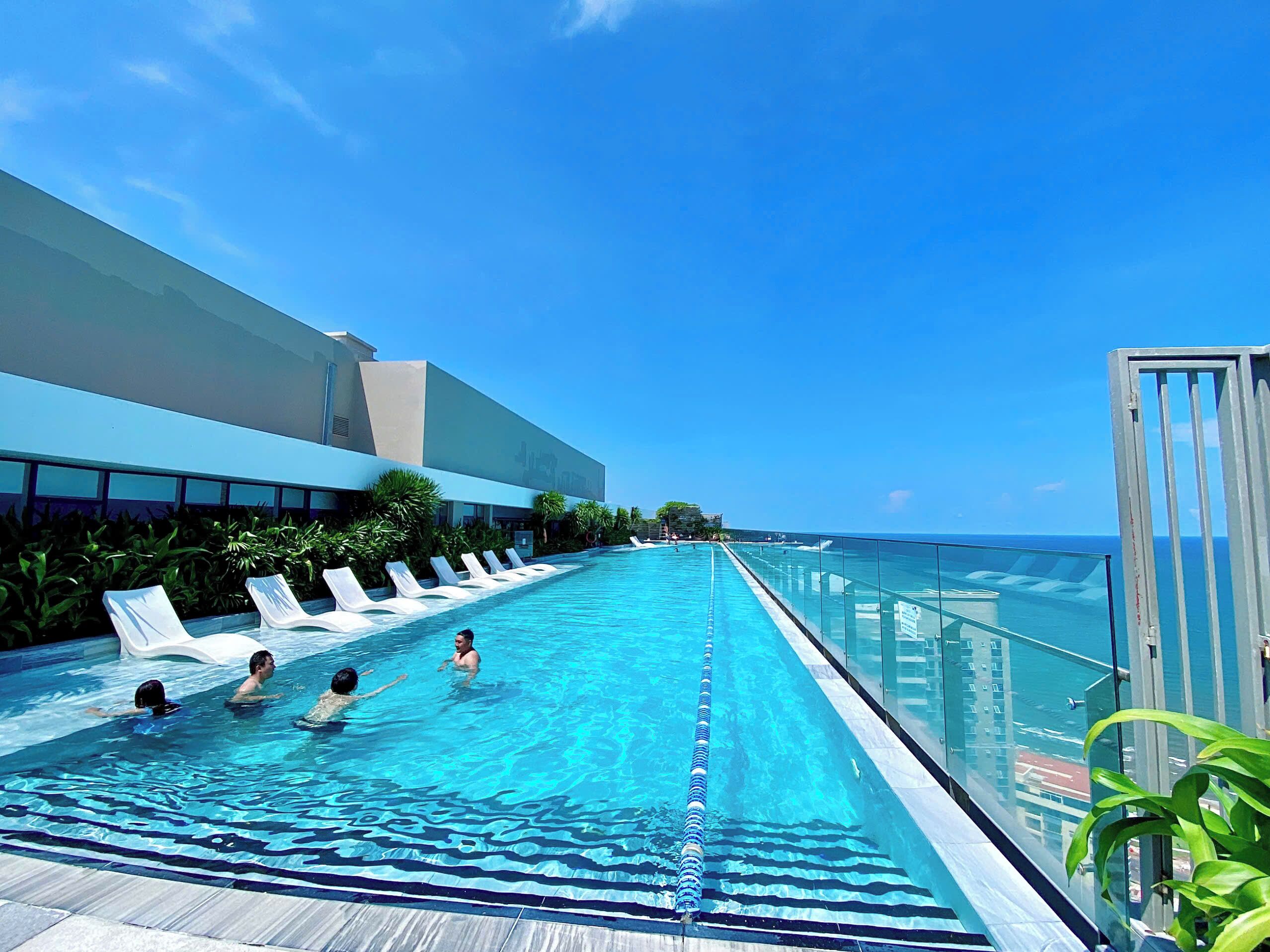 2 piscinas al aire libre
