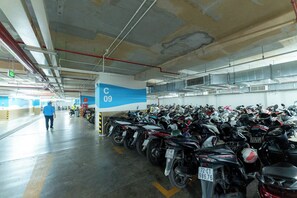 Valet parking (surcharge) - Ngân Nguyễn Apartment - The Sóng Vũng Tàu (Thanh Pho  Vung Tau)