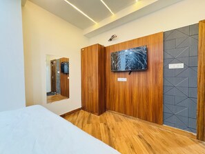 Executive Room | Desk, laptop workspace, free WiFi - Hotel Krishna Continental  (Prayagraj)