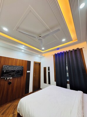 Executive Room | Desk, laptop workspace, free WiFi - Hotel Krishna Continental  (Prayagraj)