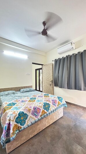 Deluxe Villa | Bed sheets - Ocean Retreat (Marakkanam)