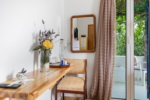 Interior - Room 2 at Pagali Hotel with Garden View (Órmos Aiyialís)