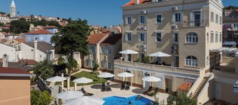 Beautiful vacation apartment in a vacation complex with private pool and garden
