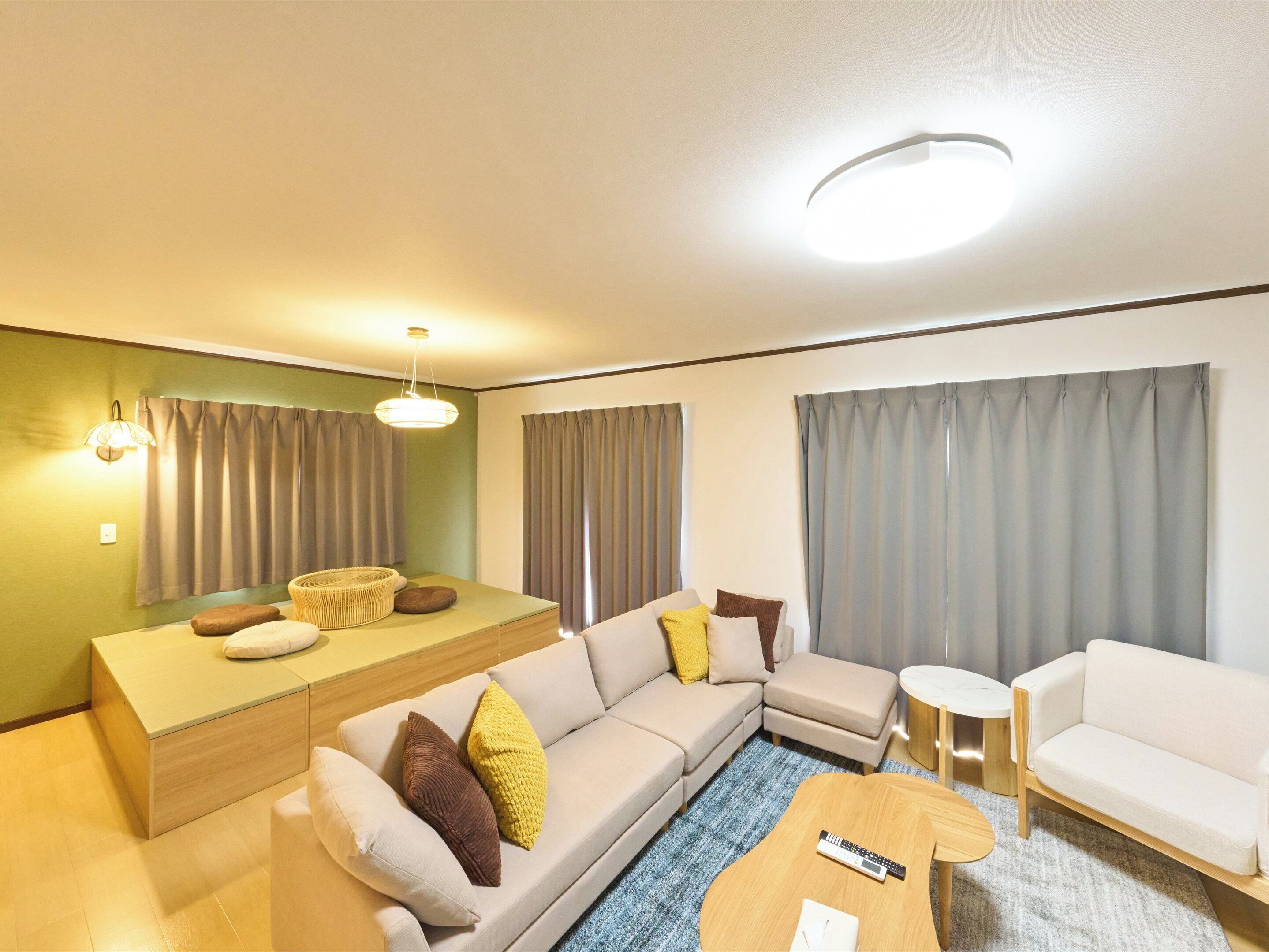 Superior-Apartment, 3 Schlafzimmer, Nichtraucher (maisonette) | Wohnbereich | 50-Zoll-Flachbildfernseher mit Digitalempfang