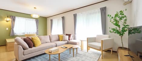 Superior Apartment, 3 Bedrooms, Non Smoking (maisonette) | Living area