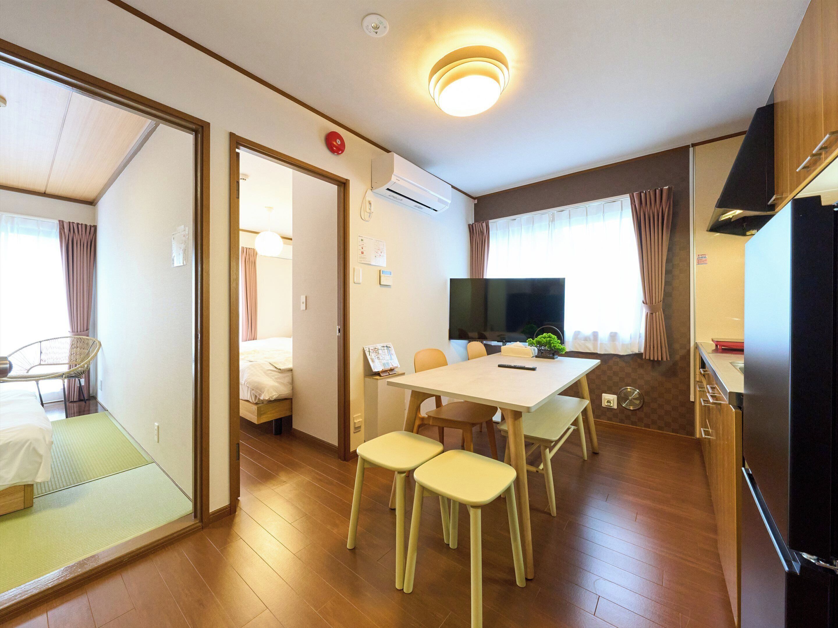 Apartamento, 3 quartos, para não fumantes | Opções para refeição no quarto