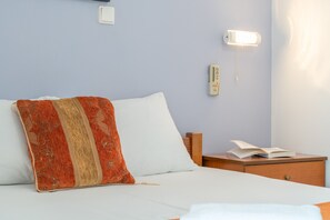 1 bedroom, WiFi, bed sheets - Room 12 at Pagali Hotel in Amorgos (Órmos Aiyialís)