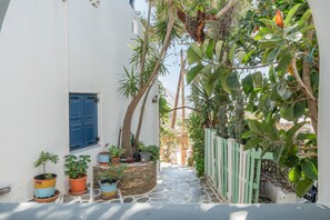 Property grounds - Room 12 at Pagali Hotel in Amorgos (Órmos Aiyialís)