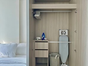 1 bedroom, iron/ironing board, WiFi, bed sheets - Modern, Fully Equipped 1BR in Bangna/Sukhumvit (Krung Thep Maha Nakhon)