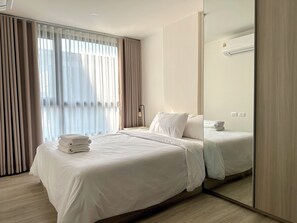 1 bedroom, iron/ironing board, WiFi, bed sheets - Modern, Fully Equipped 1BR in Bangna/Sukhumvit (Krung Thep Maha Nakhon)