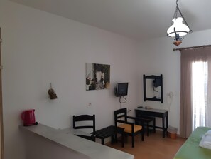 Room - Room 11 at Pagali Hotel with Garden View (Órmos Aiyialís)