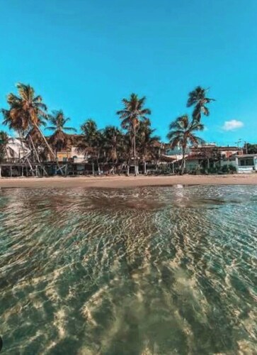 Lovely 2-bedroom apartment with AC in welcoming Pampatar in front of the beach