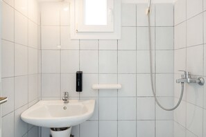 Dusch, hårtork och handdukar