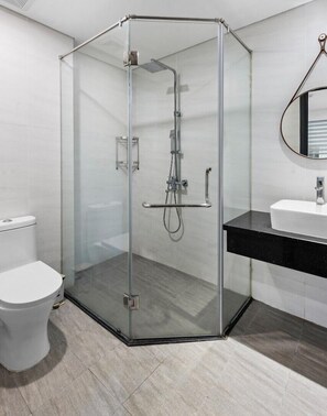 Shower, free toiletries, hair dryer, towels - SEASOL BEACH BOUTIQUE HOTEL (Da Nang)