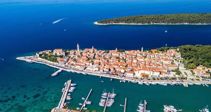 Vila Pantovcak with stunning views by Villas Guide