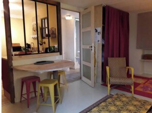 Dining - Vrbo Property (Champagné-Saint-Hilaire)