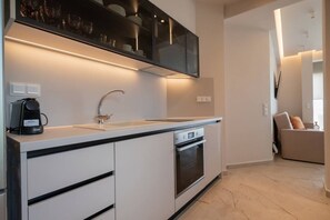 Fridge, oven, stovetop, coffee/tea maker - Althea Suites 4 by Rentals Pro - Nea Moudania Halkidiki (Nea Moudania)