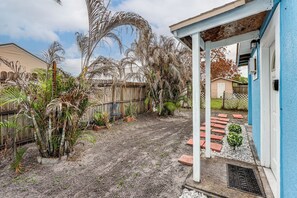 Property grounds - Private Patio & Yard: East Orlando Extended Stay (Orlando)