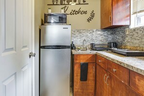 Private kitchen - Private Patio & Yard: East Orlando Extended Stay (Orlando)