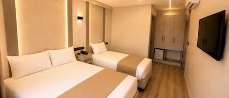 Family Twin Room, Balcony | Dihias secara berasingan, meja, ruang kerja komputer riba