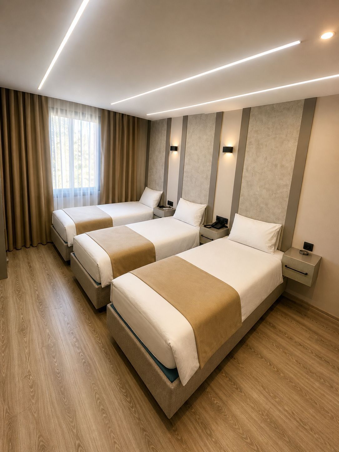 Classic-Dreibettzimmer, Balkon, Stadtblick | Individuell dekoriert, Schreibtisch, laptopgeeigneter Arbeitsplatz