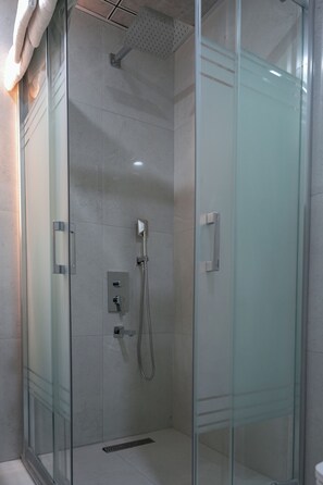 Doppia Classic uso singolo, balcone, vista città | Bagno