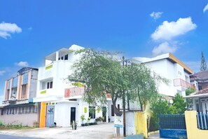 Exterior - Cozy Double Escape W/ Free WiFi and Parking (Bandar Lampung)